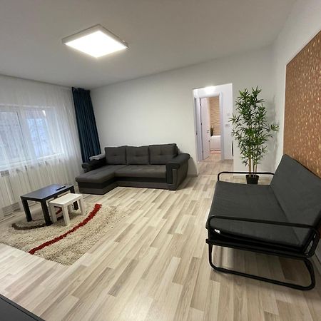 Grove Apartment Buzău Buitenkant foto