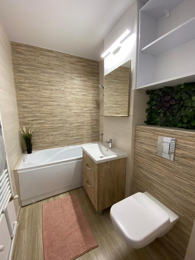 Grove Apartment Buzău Buitenkant foto