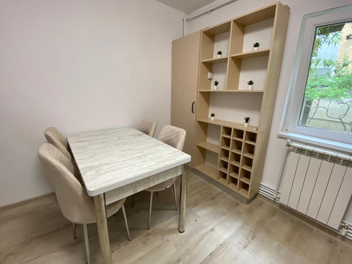 Grove Apartment Buzău Buitenkant foto