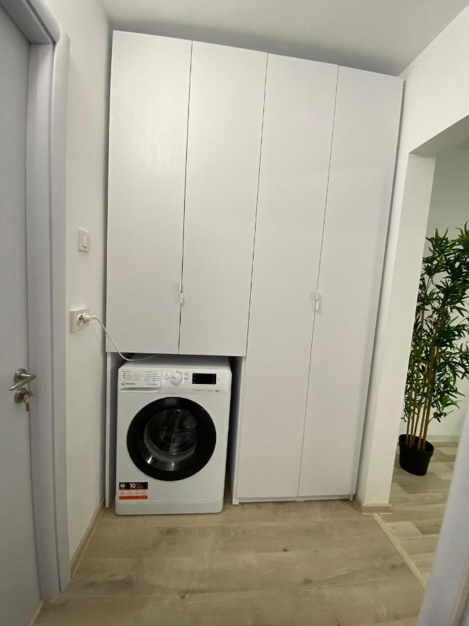 Grove Apartment Buzău Buitenkant foto
