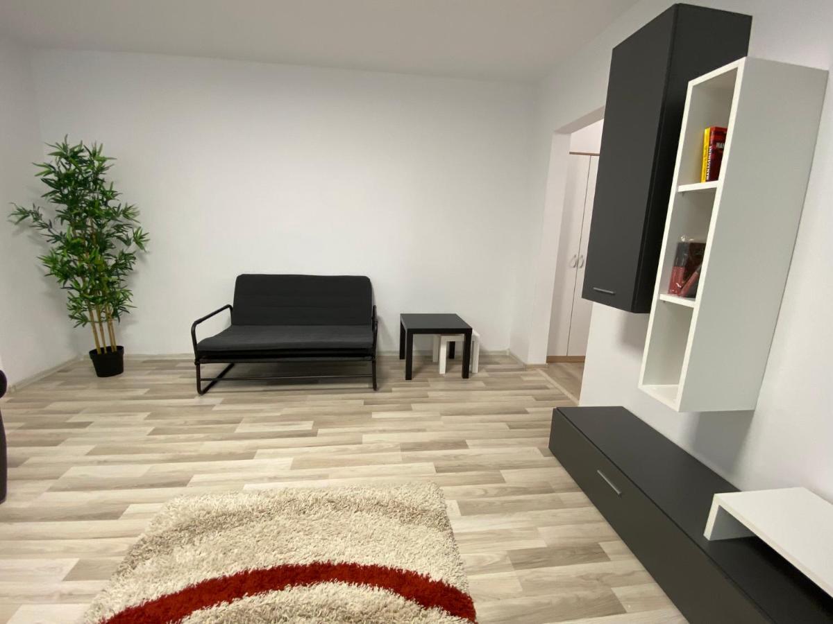 Grove Apartment Buzău Buitenkant foto