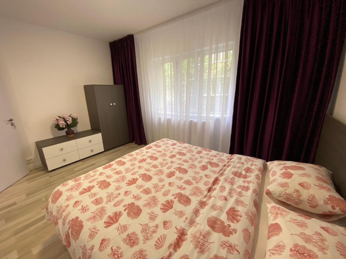 Grove Apartment Buzău Buitenkant foto