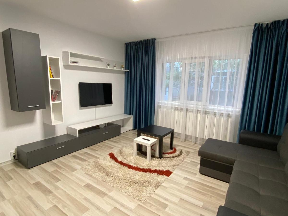 Grove Apartment Buzău Buitenkant foto