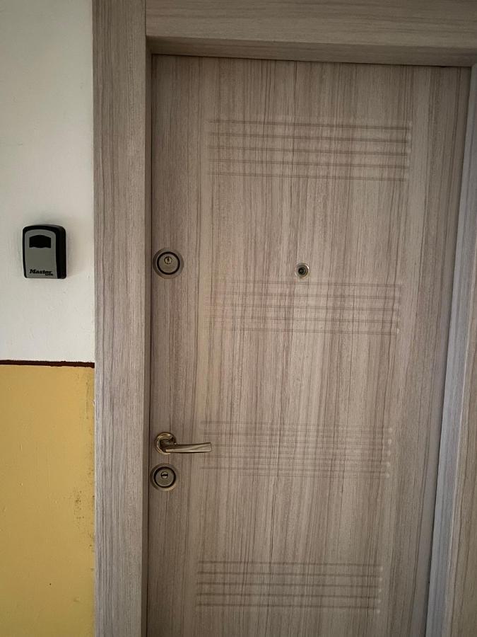 Grove Apartment Buzău Buitenkant foto